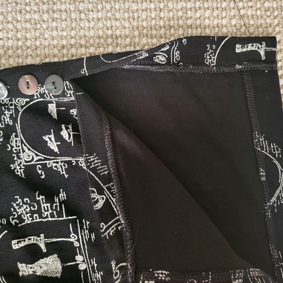 Chico's Travelers Crop Wide Leg Culottes, size M, Black & White - Picture 5 of 8